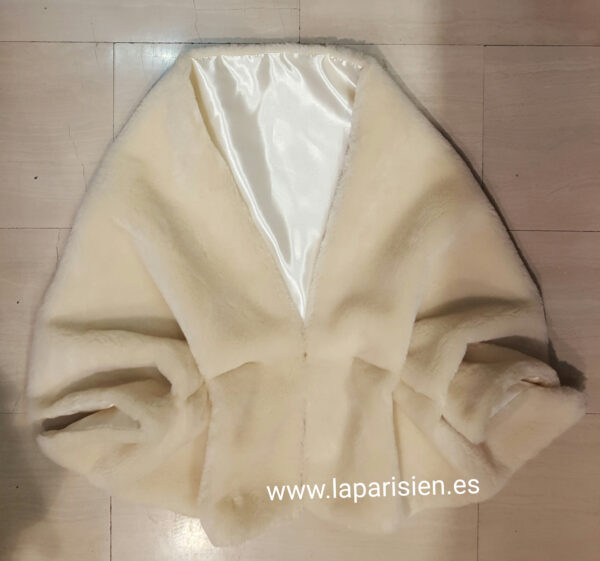 Estola ancha de Imitación al mutón beig. 160x50 cm. Con cierre.