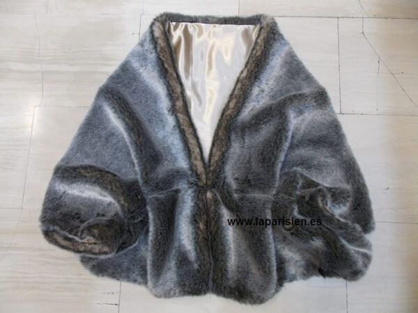 Estola ancha de 150x50 cm, estola imitación pelo corto gris y maquillaje.